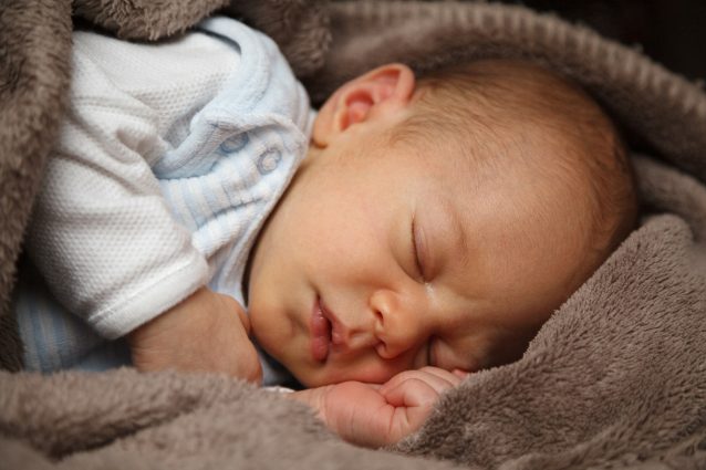 Gli 8 nomi che non possono essere dati al bambino: sono vietati dalla legge