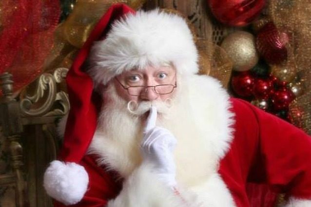 A 5 anni il bimbo muore tra le braccia di Babbo Natale: incontrarlo era il suo sogno