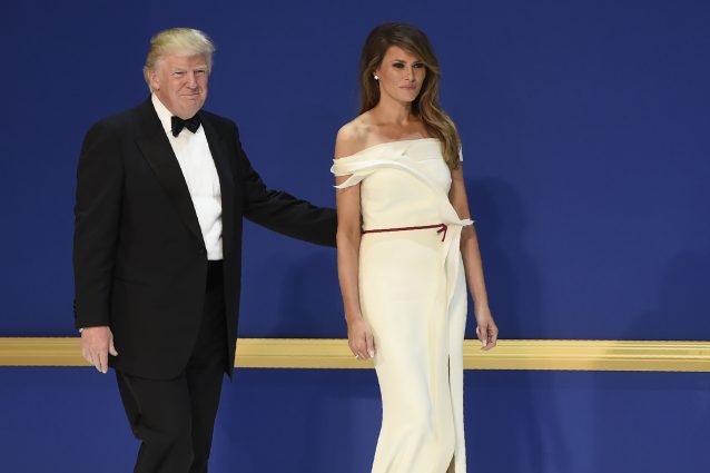 Arriva Trump e la Casa Bianca cambia arredamento: tende dorate e camera per il make-up
