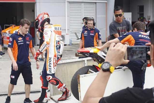http://static.fanpage.it/wp-content/uploads/sites/13/2017/01/marc-marquez-a-piedi-sepang-day-2-638x425.jpg