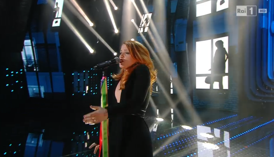 Noemi canta 