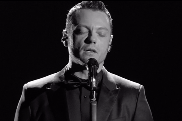 Tiziano Ferro canta 