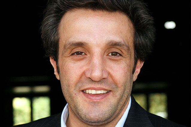 Flavio Insinna vittima di una stalker: pedinati anche i familiari.