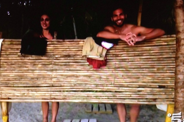 Isola dei Famosi 2015, Cecilia Rodriguez e Brice Martinet a Playa Desnuda.