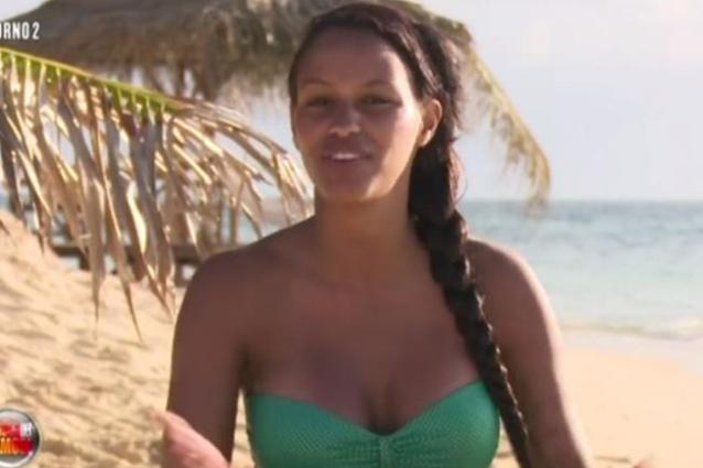 fanny-lascia-isola