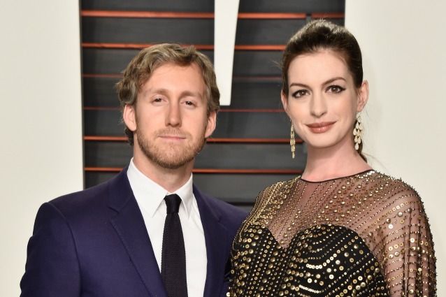 Fiocco azzurro per Anne Hathaway: è nato Jonathan Rosebanks Shulman