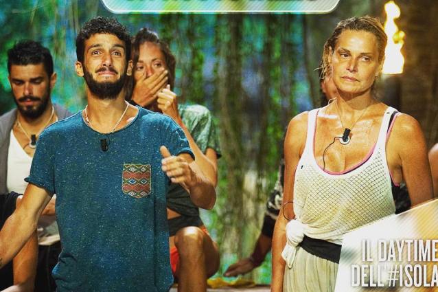 Jon?s avrebbe 'picchiato' Simona Ventura. Orfei: 