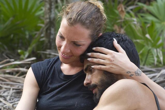 Isola dei Famosi 2016 Cristian Gallella eliminato bacia Gracia Isola dei Famosi 2016 Cristian Gallella eliminato bacia Gracia