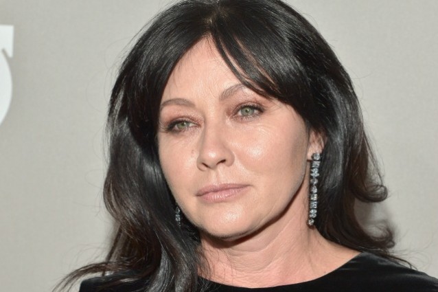 Shannen Doherty provata dalla lotta al cancro, i segni evidenti sul volto dell'attrice