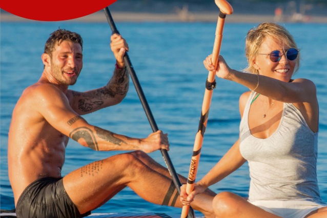 Stefano De Martino in vacanza con la De Filippi e Costanzo: 