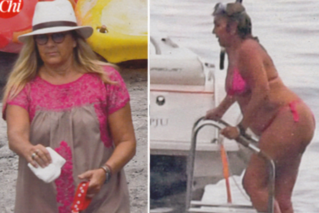 Romina Power in vacanza da sola, curve morbide in bella vista sul golfo di Napoli