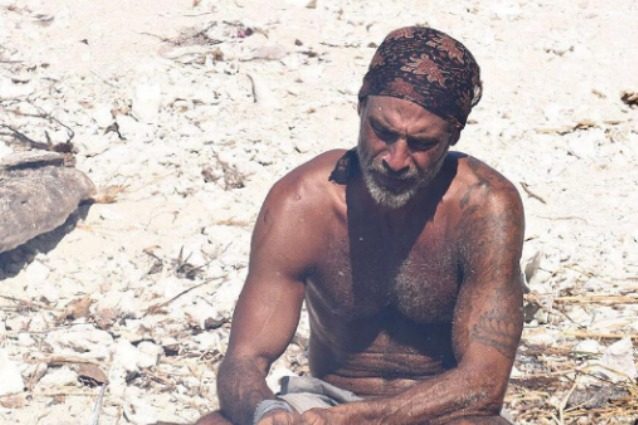 Raz Degan sempre pi? isolato dal gruppo, ma il pubblico ? con lui: 