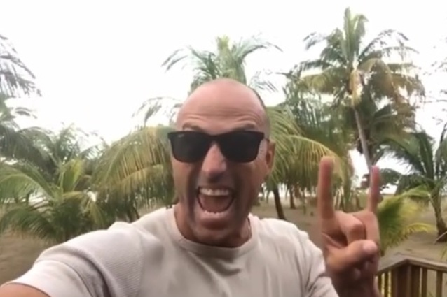 Bettarini ricoverato? Lui fa gli scongiuri: 