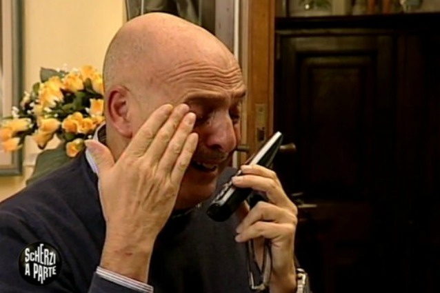 Scherzi a parte: Paolo Brosio piange, la rete: 