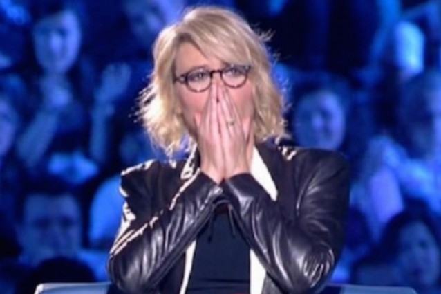 Accoltella il fidanzato della ex dopo una lite, C'è Posta per Te censura la sua storia
