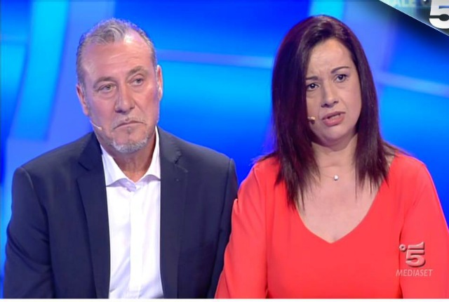 Valeria si rifiuta di stringere la mano a Ilenia: 