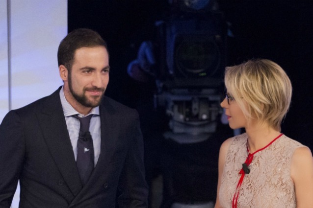 C'? posta per te, Gonzalo Higua?n al pap? vedovo: 