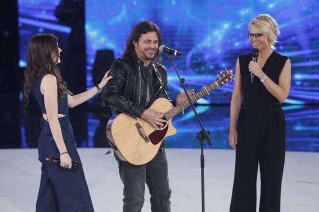 Grignani stona sul palco di 