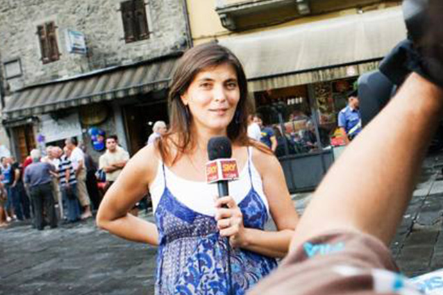 Funerali di Letizia Leviti sulle note di Vasco e Battiato, i disegni dei figli sulla bara