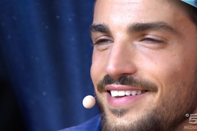 Mariano Di Vaio segue la storia di Brenda, ironia sul mentore: 