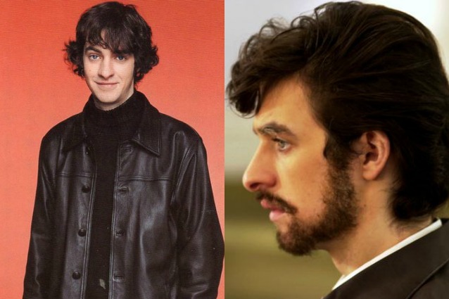 A destra Kristian Ealey nei panni di Ringo Starr