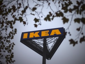 Anagnina, scatta l'allarme da Ikea: i clienti scappano terrorizzati.