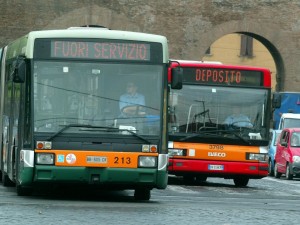 Si masturba sull'autobus di fronte a dei ragazzini, arrestato.