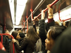 Roma, spray urticante nella metro: panico tra i passeggeri, chiusa la fermata Ottaviano