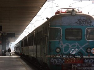 Stazione Termini, giovane investita da un treno: è grave