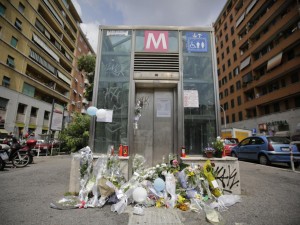 Incidente in Metro, il dipendente Atac in ginocchio dalla mamma di Marco