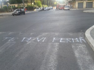 Roma, segnaletica stradale fai da te: 