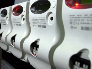 Truffa alla compagnia elettrica: installa una calamita nel contatore