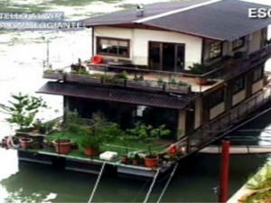 Grande Fratello, sventato blitz degli estremisti di destra alla casa galleggiante