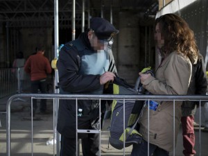 Giubileo 2016 Roma, si travestono da poliziotti e derubano i pellegrini