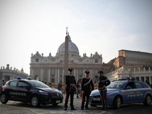 Foto Vincenzo Livieri - LaPresse 16-11-2015 - Roma - Italia Cronaca Controlli di Polizia e Carabineri in Vaticano Photo Vincenzo Livieri - LaPresse 16-11-2015 - Rome - Italy News Controls of Carabinieri and Police at the Vatican