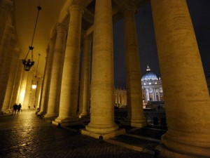 San Pietro, senza fissa dimora partorisce in strada: sotto il colonnato nasce Irene