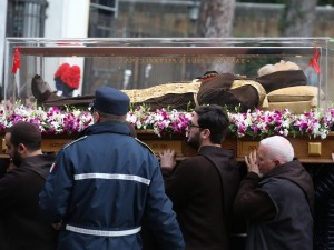 La salma di Padre Pio è arrivata alla basilica di San Lorenzo (FOTO)