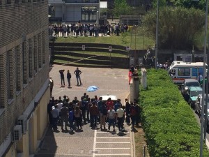 Roma, 26enne si uccide con un colpo di pistola nel cortile dell'universit?