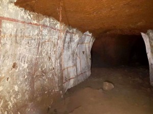Sotto una buca c'? una catacomba: la scoperta degli speleologi a Centocelle