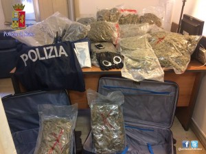 Teneva 15 chili di droga sul balcone di casa: arrestato un 27enne a Roma
