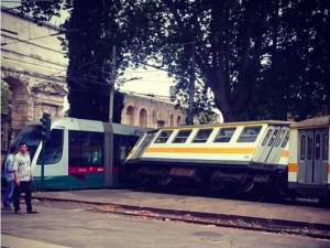 Roma, Porta Maggiore: trenino Termini-Giardinetti investe un tram (Foto)
