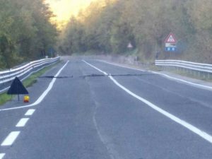 Terremoto, via Salaria si spacca in due: strada chiusa