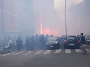 Il momento degli scontri tra manifestanti e polizia (Foto: Fanpage.it)