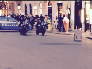 L'intervento delle forze dell'ordine. Foto via Twitter @SoraCesira