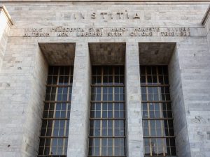 Milano, due avvocati sorpresi a fare sesso nel bagno del tribunale