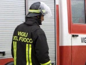 Incendio in una scuola elementare a Milano: due bambini lievemente intossicati