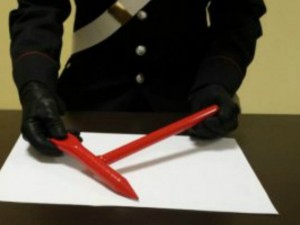 Rapina una ragazza in treno spaccandole la testa a martellate: arrestato 32enne romeno