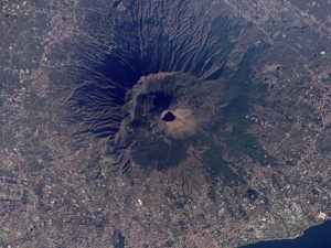 Complesso Somma-Vesuvio visto dal satellite