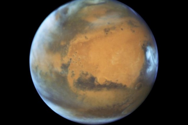 Marte ripreso poco prima della sua opposizione dal telescopio NASA/ESA Hubble