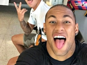 Neymar batte Cristiano Ronaldo e Messi. Solo su Instagram